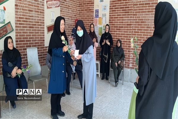 برگزاری جشن هفته معلم در ناحیه 3 مشهد مقدس