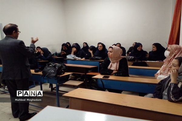 رصد ستارگان در دبیرستان شهیده معصومه قزوینی منطقه ۱۳