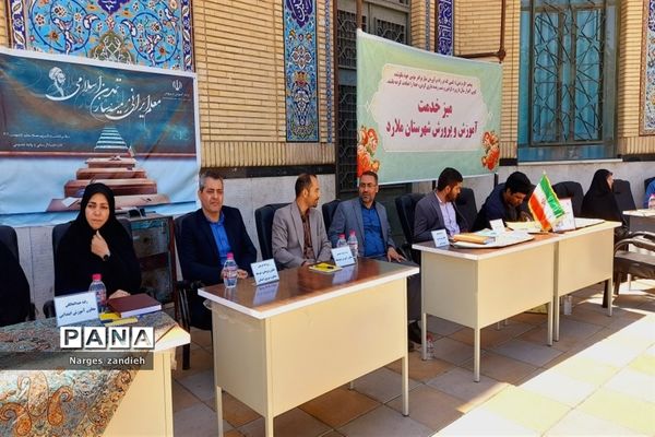 میز خدمت آموزش و پرورش ملارد در نمازجمعه