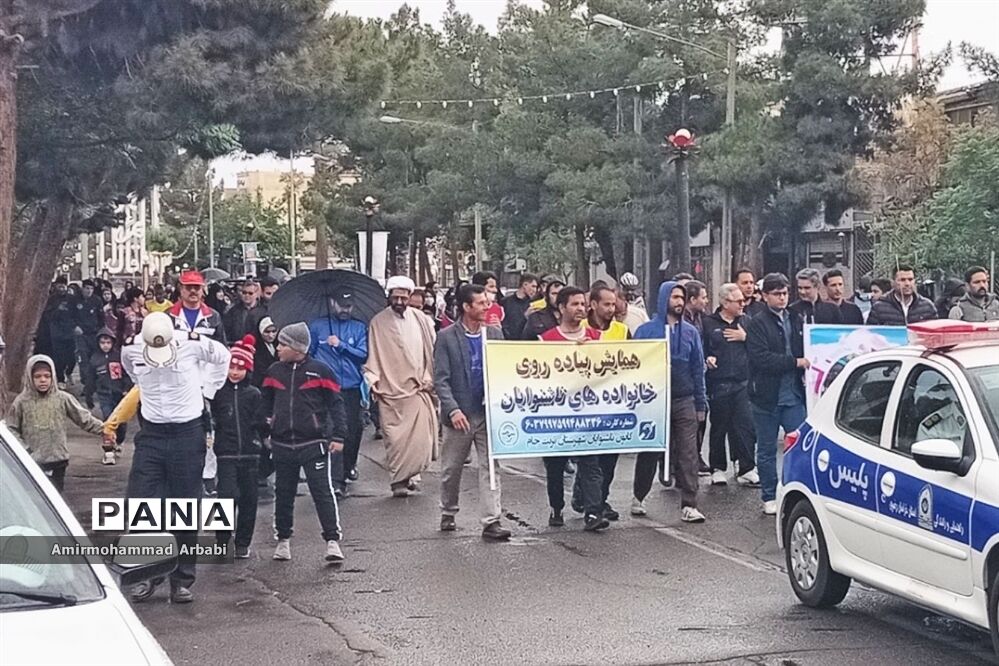 همایش پیاده‌روی خانوادگی همزمان با هفته معلم در تربت جام