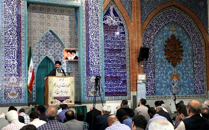 مقام اهل علم، از اهل عبادت والاتر است
