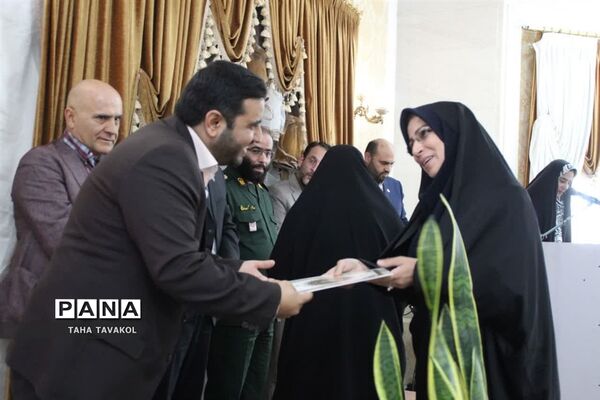 تجلیل از مدیران و معلمان برتر شهرستان پردیس با حضور مدیرکل شهرستان‌های استان تهران