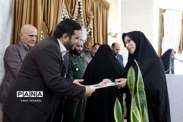 تجلیل از مدیران و معلمان برتر شهرستان پردیس با حضور مدیرکل شهرستان‌های استان تهران