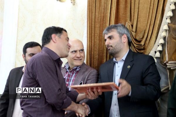 تجلیل از مدیران و معلمان برتر شهرستان پردیس با حضور مدیرکل شهرستان‌های استان تهران