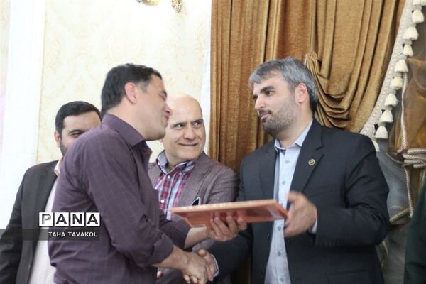 تجلیل از مدیران و معلمان برتر شهرستان پردیس با حضور مدیرکل شهرستان‌های استان تهران