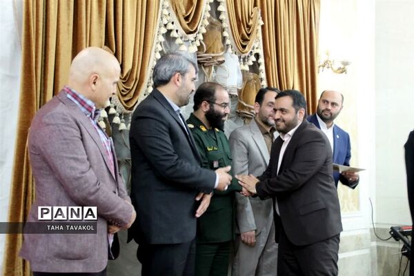 تجلیل از مدیران و معلمان برتر شهرستان پردیس با حضور مدیرکل شهرستان‌های استان تهران