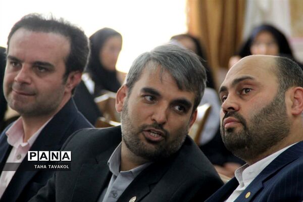 تجلیل از مدیران و معلمان برتر شهرستان پردیس با حضور مدیرکل شهرستان‌های استان تهران