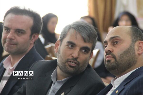 تجلیل از مدیران و معلمان برتر شهرستان پردیس با حضور مدیرکل شهرستان‌های استان تهران