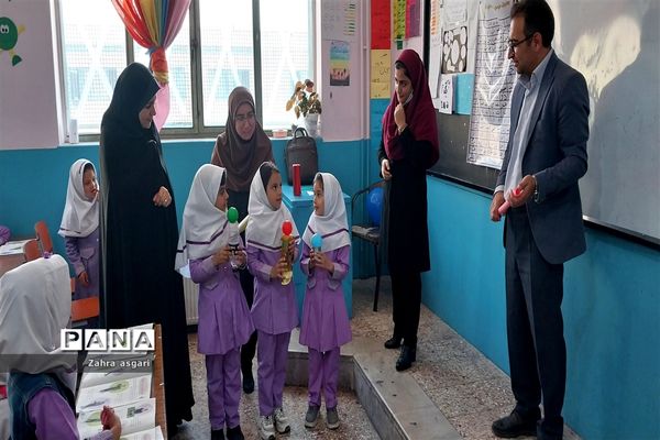 روز بدون کیف در مدارس ابتدایی منطقه ملارد