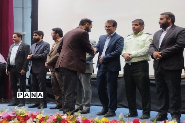 تقدیر معلمان و مدیران برتر کهریزک