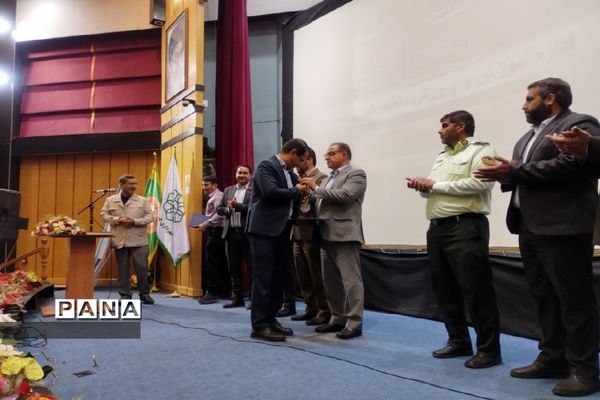 تقدیر معلمان و مدیران برتر کهریزک