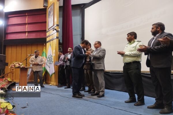 تقدیر معلمان و مدیران برتر کهریزک