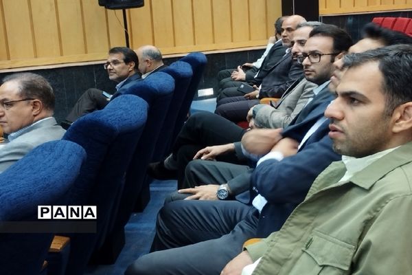 تقدیر معلمان و مدیران برتر کهریزک