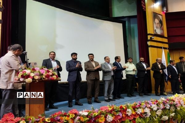 تقدیر معلمان و مدیران برتر کهریزک