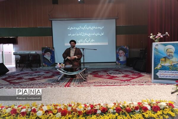 همایش بزرگداشت مقام معلم و تجلیل از رتبه‌های برتر کنکور در خاتم
