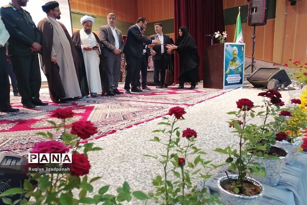 همایش بزرگداشت مقام معلم و تجلیل از رتبه‌های برتر کنکور در خاتم