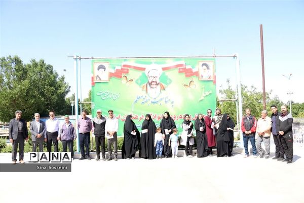 برگزاری همایش پیاده‌روی خانوادگی فرهنگیان در یزد