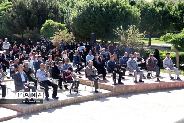 برگزاری همایش پیاده‌روی خانوادگی فرهنگیان در یزد