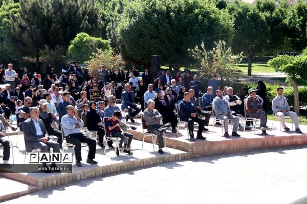 برگزاری همایش پیاده‌روی خانوادگی فرهنگیان در یزد