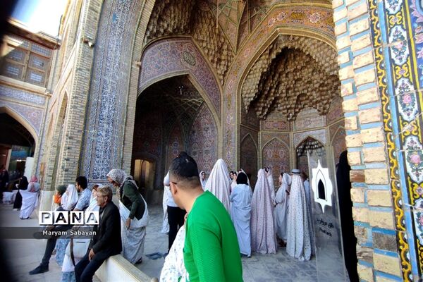 بازدید گردشگران و عموم مردم از مسجد نصیرالملک در روز شیراز
