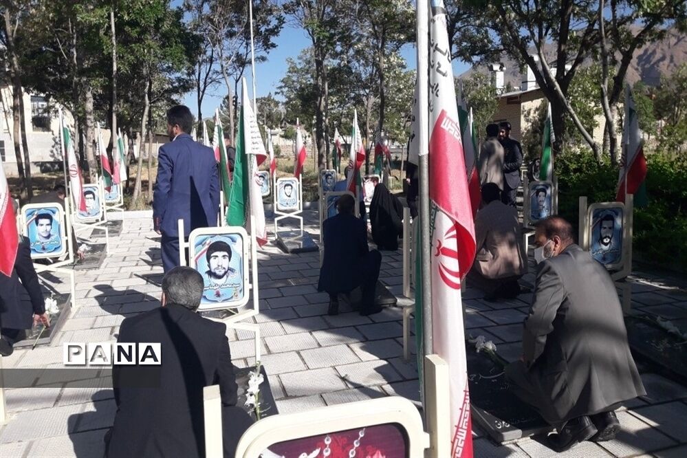 ‌تجدید میثاق فرهنگیان شهرستان گلپایگان در کنار قبور مطهر شهدای فرهنگی شهرستان
