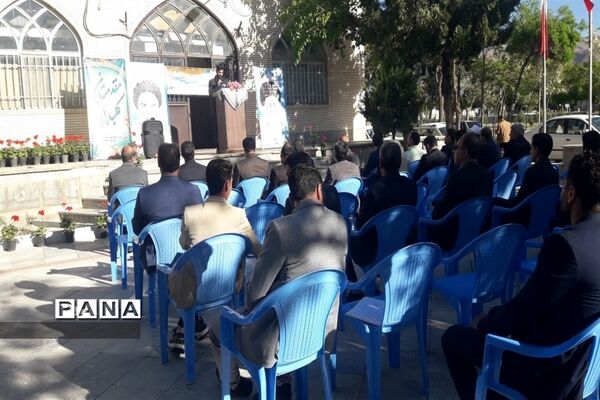 ‌تجدید میثاق فرهنگیان شهرستان گلپایگان در کنار قبور مطهر شهدای فرهنگی شهرستان