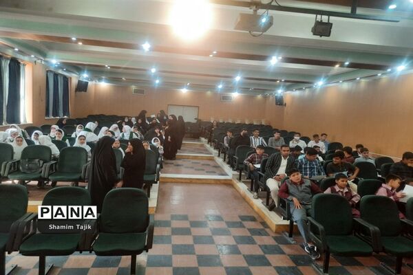 تقدیر از دانش‌آموزان مسابقات قرآنی در شهر جوادآباد