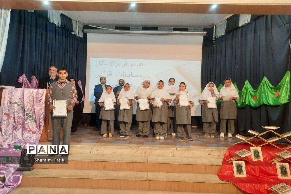 تقدیر از دانش‌آموزان مسابقات قرآنی در شهر جوادآباد