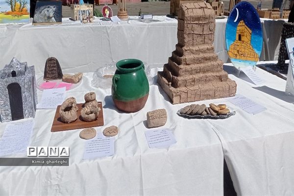 آیین تجلیل از برگزیدگان آموزشی و پرورشی دبیرستان نمونه دولتی ارشاد