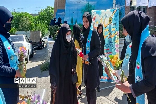 آیین تجلیل از برگزیدگان آموزشی و پرورشی دبیرستان نمونه دولتی ارشاد