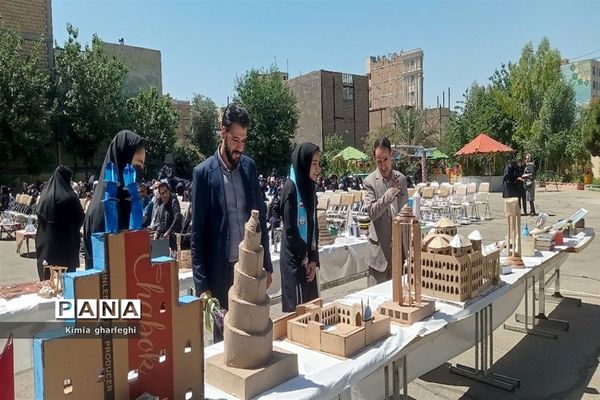 آیین تجلیل از برگزیدگان آموزشی و پرورشی دبیرستان نمونه دولتی ارشاد