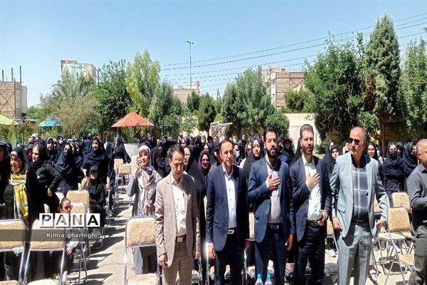 آیین تجلیل از برگزیدگان آموزشی و پرورشی دبیرستان نمونه دولتی ارشاد