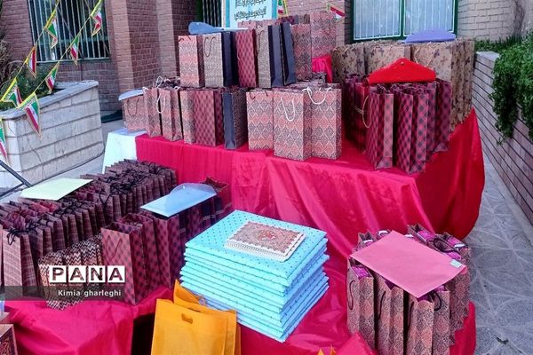 آیین تجلیل از برگزیدگان آموزشی و پرورشی دبیرستان نمونه دولتی ارشاد