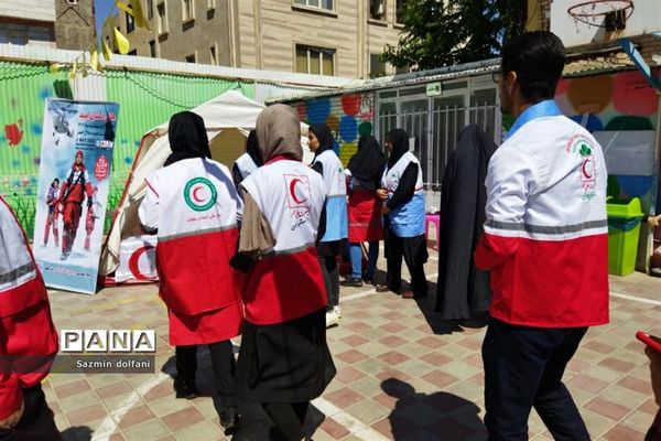 برگزاری مانور و زلزله در مدرسه غیردولتی عطر دانش شهرستان قرچک