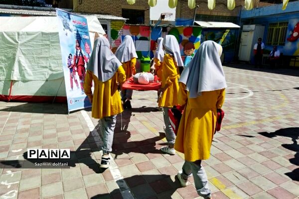 برگزاری مانور و زلزله در مدرسه غیردولتی عطر دانش شهرستان قرچک