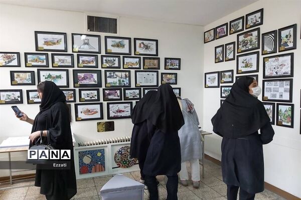 نمایشگاه قاب مهربانی در هنرستان راه روشن منطقه ۱۳