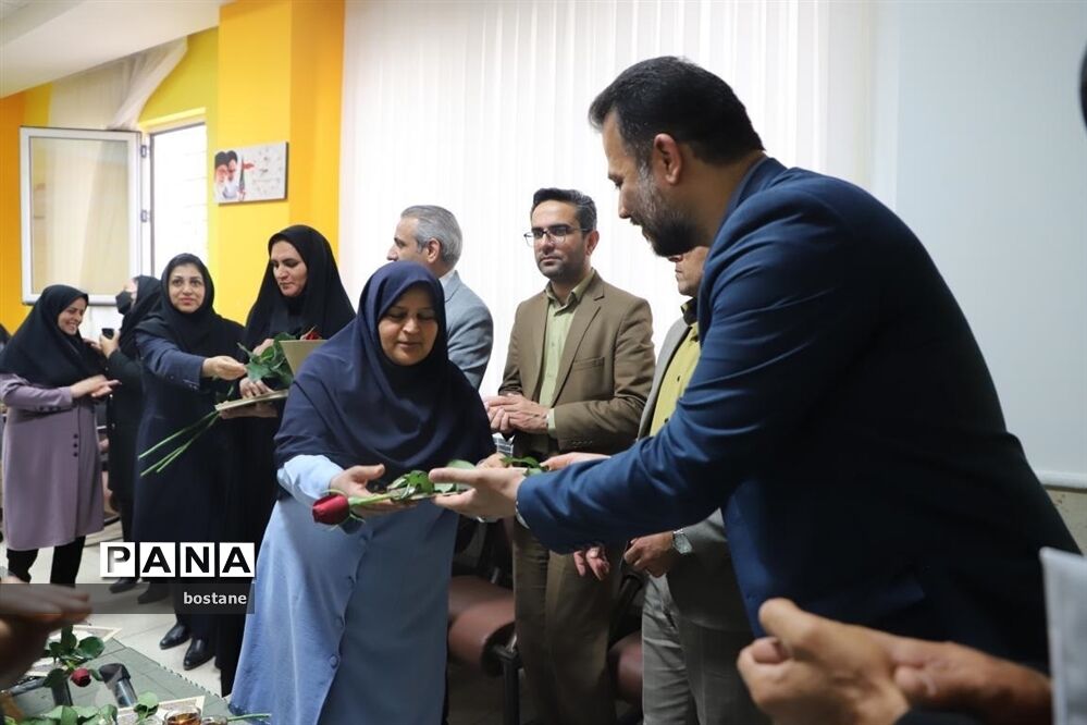 تجلیل مدیرکل میراث فرهنگی خراسان جنوبی  از معلمین بیرجند