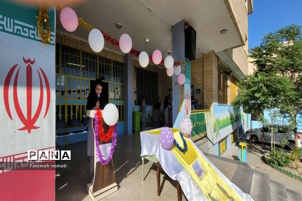 مراسم گرامیداشت هفته‌معلم و  تقدیر از دانش‌آموزان برتر مدرسه شایستگان ملارد