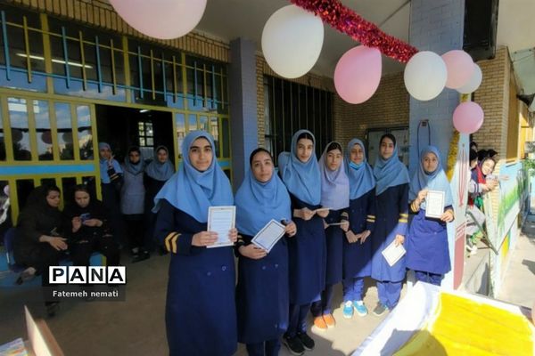 مراسم گرامیداشت هفته‌معلم و  تقدیر از دانش‌آموزان برتر مدرسه شایستگان ملارد