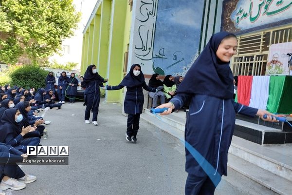 جشن هفته معلم در دبیرستان عصمت صفادشت