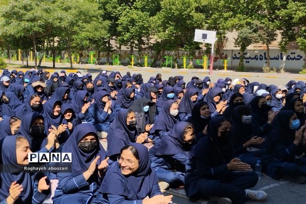 جشن هفته معلم در دبیرستان عصمت صفادشت