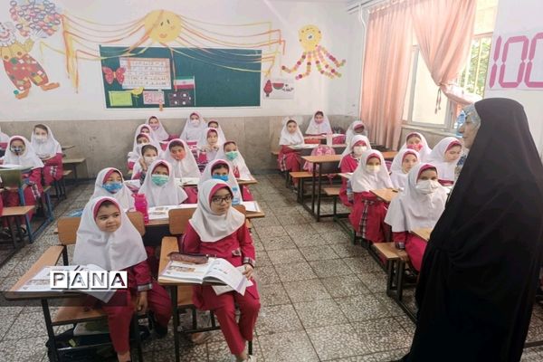 بازدید معاون آموزش ابتدایی شهر تهران از مدارس منطقه۱۸ شهر تهران