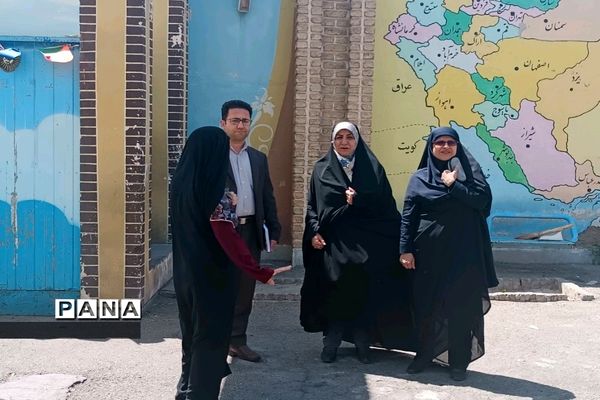 بازدید معاون آموزش ابتدایی شهر تهران از مدارس منطقه۱۸ شهر تهران