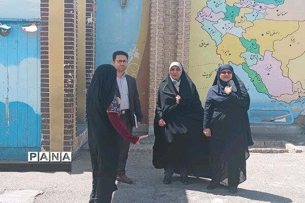 بازدید معاون آموزش ابتدایی شهر تهران از مدارس منطقه۱۸ شهر تهران