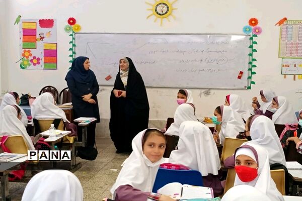 بازدید معاون آموزش ابتدایی شهر تهران از مدارس منطقه۱۸ شهر تهران