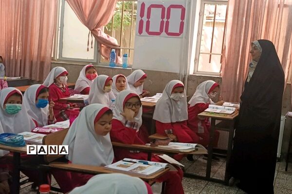 بازدید معاون آموزش ابتدایی شهر تهران از مدارس منطقه۱۸ شهر تهران