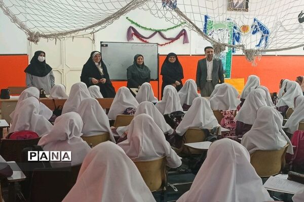 بازدید معاون آموزش ابتدایی شهر تهران از مدارس منطقه۱۸ شهر تهران