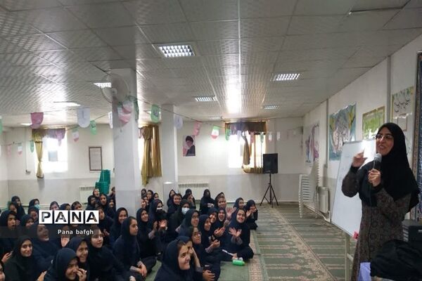 برپایی نشست بصیرتی در مدرسه نمونه دولتی فردوس بافق