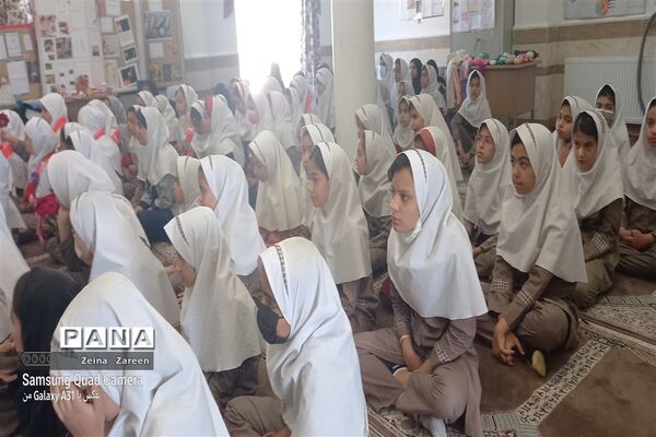 بزرگداشت مقام معلم در مدرسه شهید حسین زارع زاده مهریز
