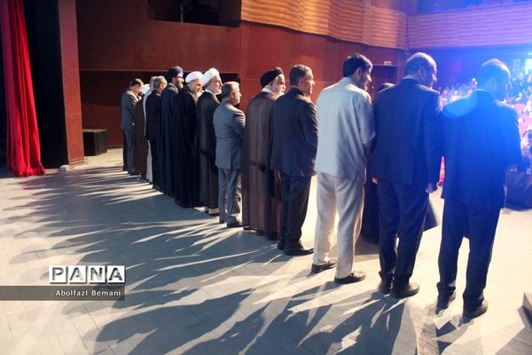 مراسم تقدیر از معلمان نمونه استانی و کشوری در قم